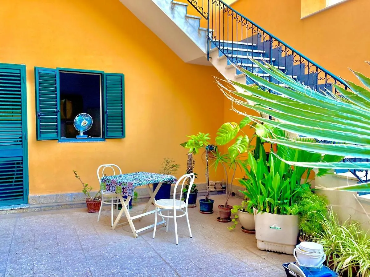“A Due Passi Da...” Apartment Syracuse 0*,  Italy